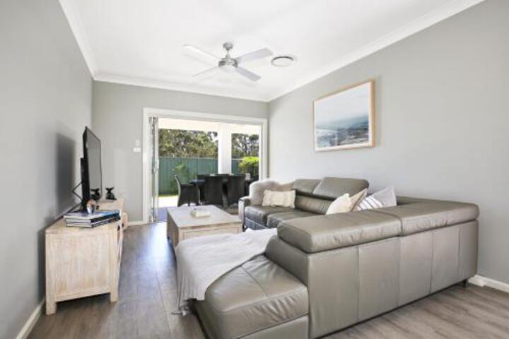 Wowly Waters Pet Friendly 1 Min Walk To Beach - thumb 0