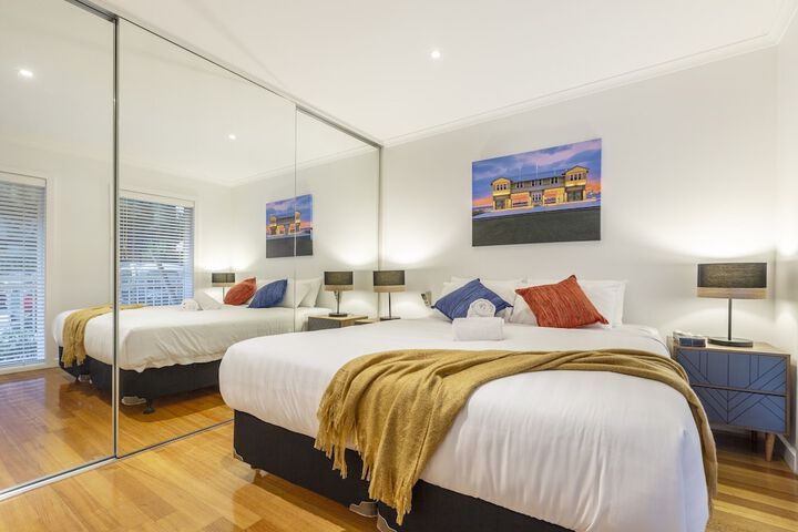 Tranquil Townhouse In Port Melbourne - thumb 7