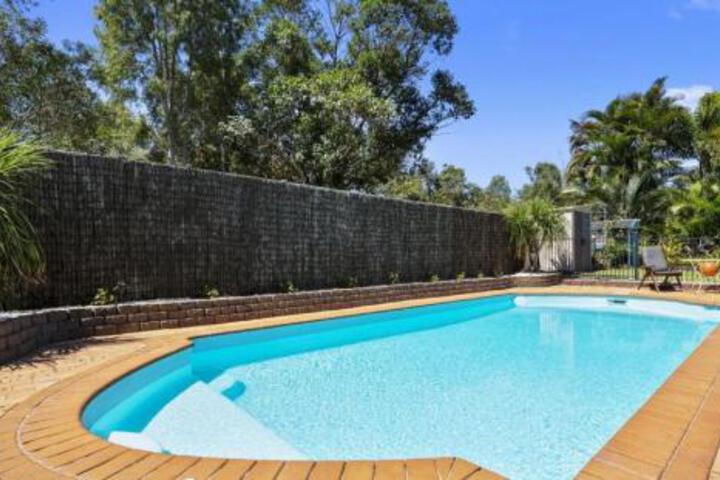 BB233 Banksia Beach Family Home 4 Bedrooms - thumb 4
