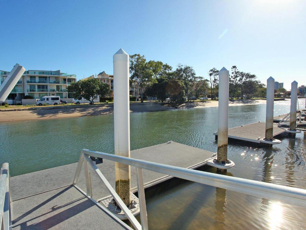 Culbara 23b Modern 5 Bedroom Townhouse On Canal With Plunge Pool Pontoon & Aircon! - thumb 6