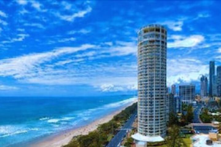 Oceanfront In Surfers Paradise Retreat - thumb 1