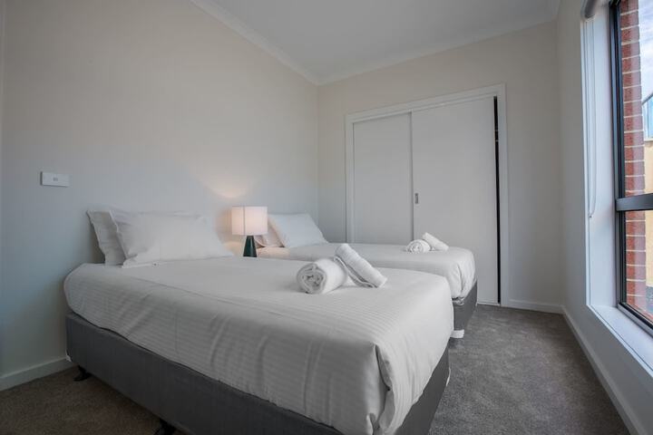 Comfy And Warm Home In Point Cook - thumb 3