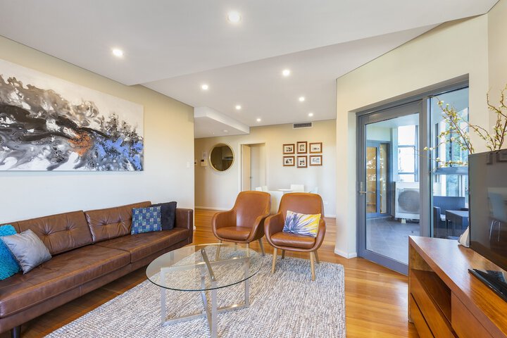 2 Bdrm North Sydney With Harbour Views - thumb 3