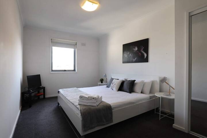 Extra Large 2 Bedroom Apartment In Melbournes Southbank - thumb 6