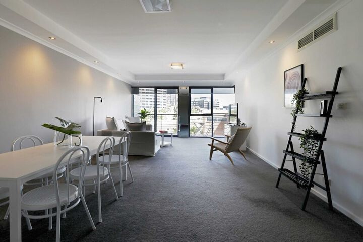 Extra Large 2 Bedroom Apartment In Melbournes Southbank - thumb 4