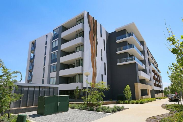 Large Modern 2 Bedroom Apartment Near Lake Claremont - thumb 1