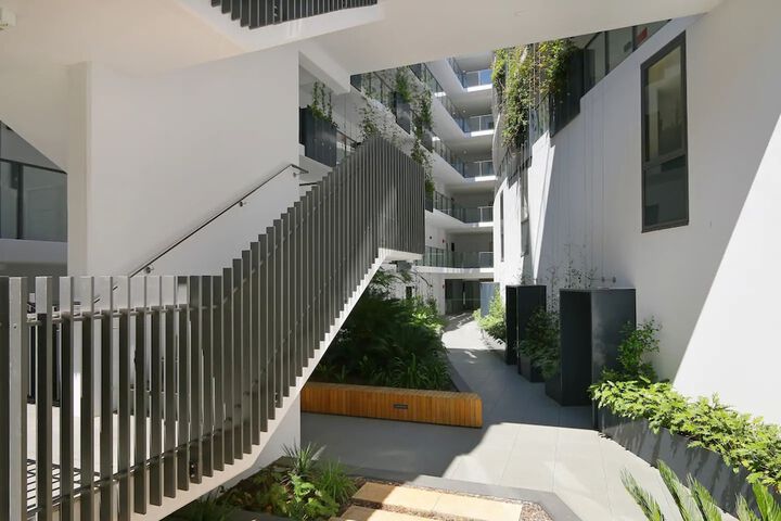 Large Modern 2 Bedroom Apartment Near Lake Claremont - thumb 7