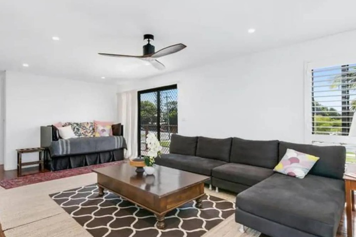 Spacious 2 Bedroom Townhouse In Southport - thumb 4