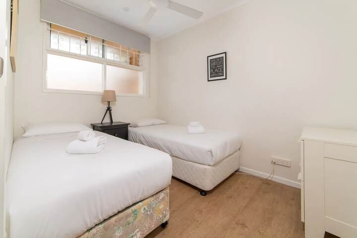 Peaceful 3 Bedroom Apartment In Ascot - thumb 5
