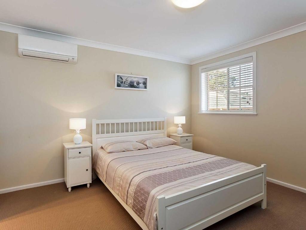 Tomaree Townhouse 5 / 26 28 Tomaree Street Large Air Conditioned Townhouse & WIFI - thumb 3