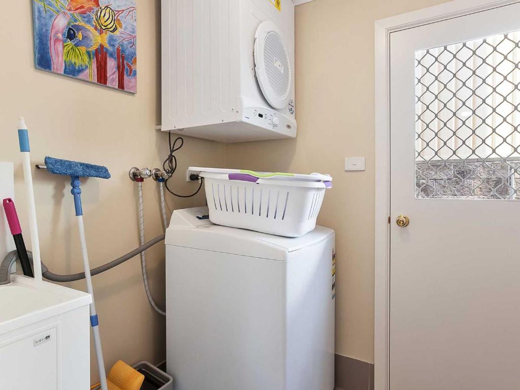 Tomaree Townhouse 5 / 26 28 Tomaree Street Large Air Conditioned Townhouse & WIFI - thumb 5