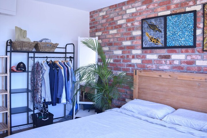 Stylish Modern 1 Bedroom Apartment In Marrickville - thumb 1