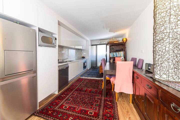 Lovely 1 Bedroom Apartment Close To CBD - thumb 3