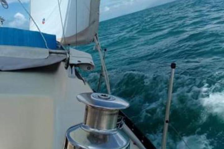 Casual Fare Sailing Charters Townsville Ocean Living Cruise - thumb 2