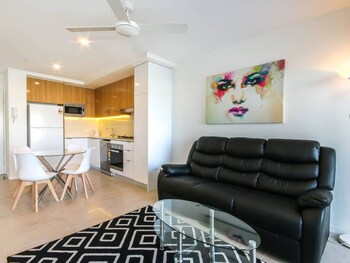 Chic Apartment In Walking Distance To Southbank - thumb 2