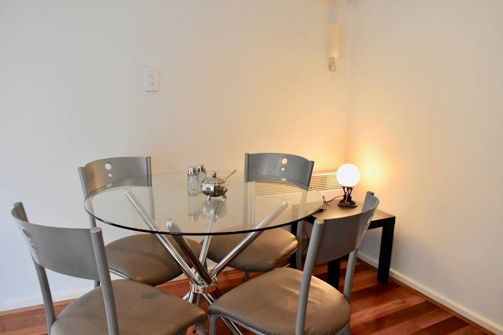 Cosy 1 Bedroom Apartment In Trendy Northcote - thumb 6