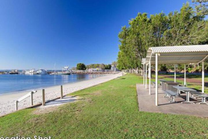 Sandy Palms 28 Moorooba Cr Beautiful Home With Wifi Air Con & Boat Parking - thumb 4