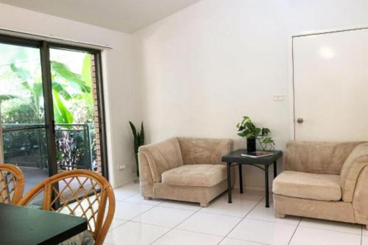 Sandy Palms 28 Moorooba Cr Beautiful Home With Wifi Air Con & Boat Parking - thumb 5