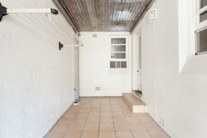 Charming Centrally Located 2 Bedroom Accommodation - thumb 0