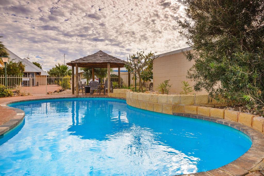 Osprey Holiday Village Unit 118 Excellent 3 Bedroom Holiday Villa With A Pool In The Complex - thumb 3