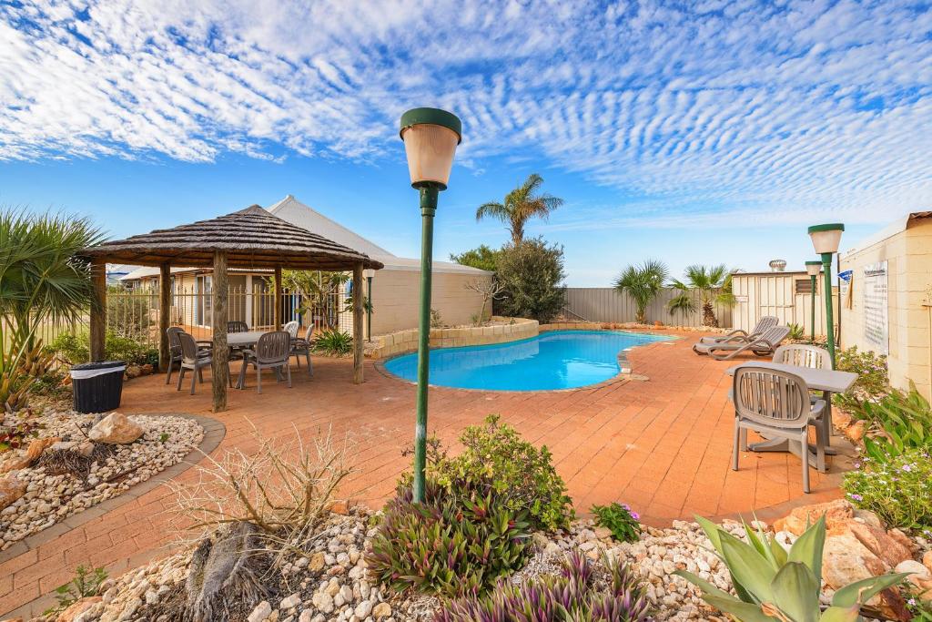 Osprey Holiday Village Unit 109 Pleasant 3 Bedroom Holiday Villa With A Pool In The Complex - thumb 2