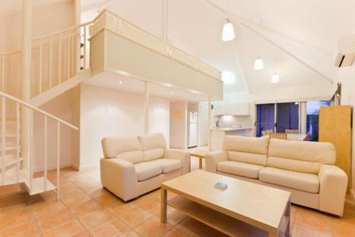 Osprey Holiday Village Unit 105 Tranquil 3 Bedroom Holiday Villa With A Pool In The Complex - thumb 0