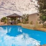Osprey Holiday Village Unit 106 Trendy 3 Bedroom Holiday Villa With A Pool In The Complex - thumb 1