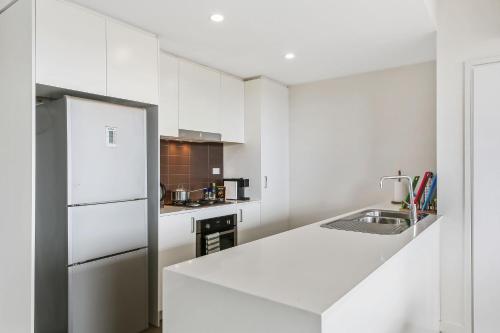 Cosy 3BR Penthouse Close To Westfield Hornsby & Train Station - thumb 6