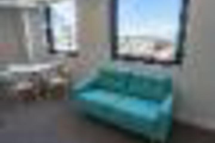 Newcastle Beach 1BR With City Views - thumb 3