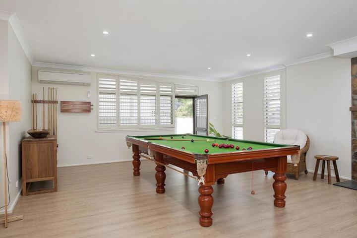 Whispering Sands 10 Sandy Point Road Luxury Waterfront Home With Aircon WIFI & Foxtel - thumb 5