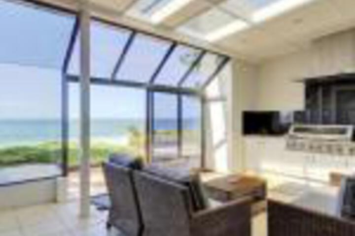 Whispering Sands 10 Sandy Point Road Luxury Waterfront Home With Aircon WIFI & Foxtel - thumb 0