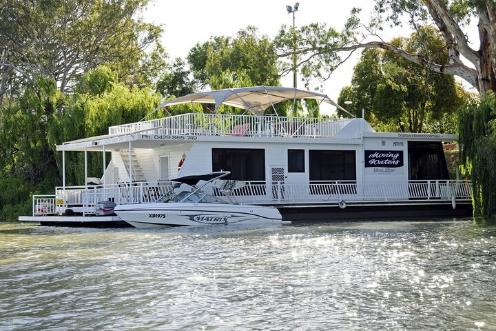 Boats And Bedzzz Houseboat Stays & Renmark River Villas - thumb 1