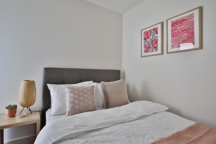 Luxurious & Chic 2BR Apartment In Melbourne CBD - thumb 5