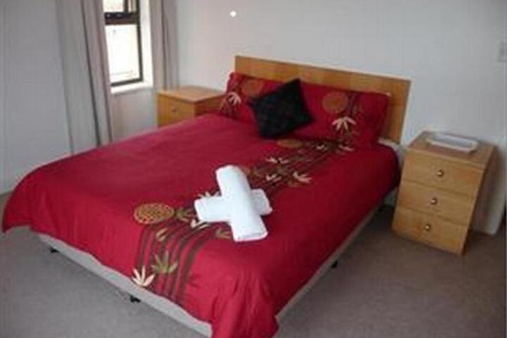 Luxury Stay In The East End Accommodation - thumb 5