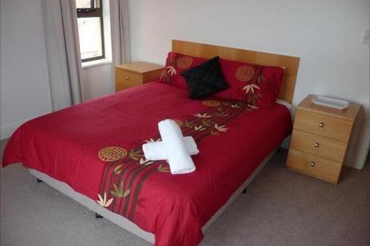 Luxury Stay In The East End Accommodation - thumb 6