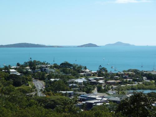 Oscars View Airlie Beach - thumb 1