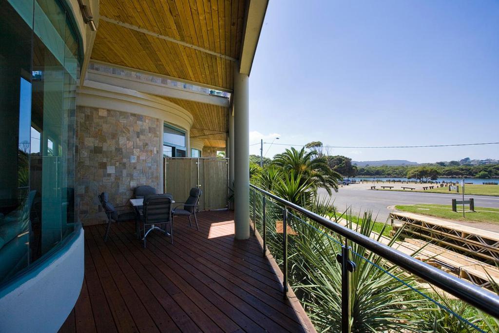 Exclusive Anglesea River Beach Apartment - Accommodation NT 4