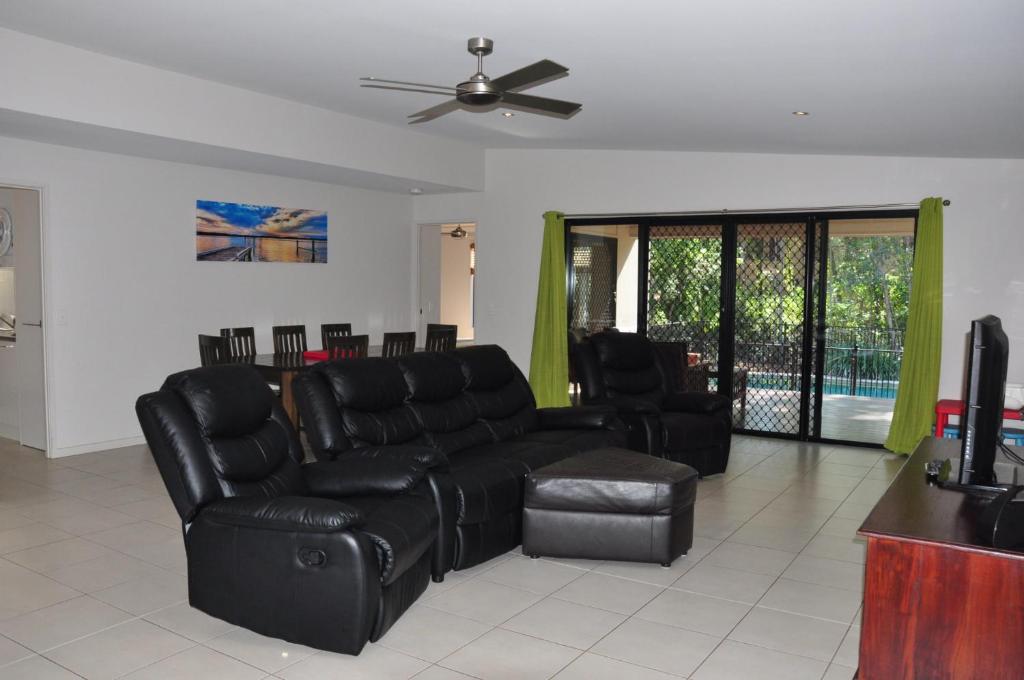 12 Satinwood Drive Family Home With Swimming Pool Located In Natural Bushland & Close To Beach - Accommodation NT 6