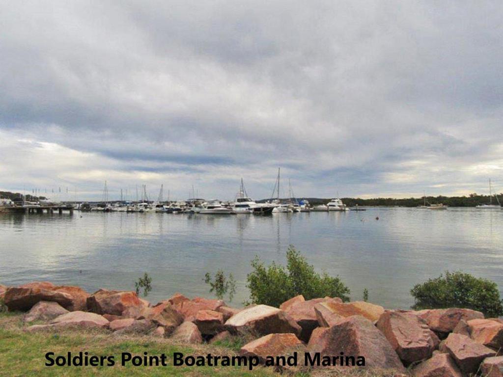 2 / 137 Soldiers Point Road Luxury Unit On The Waterfront With Aircon & Free Unlimited Wi Fi - Accommodation NT 1