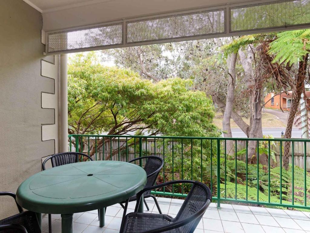 2 Carindale 19 23 Dowling Street Pool Tennis Court Close To Town - Accommodation NT 3
