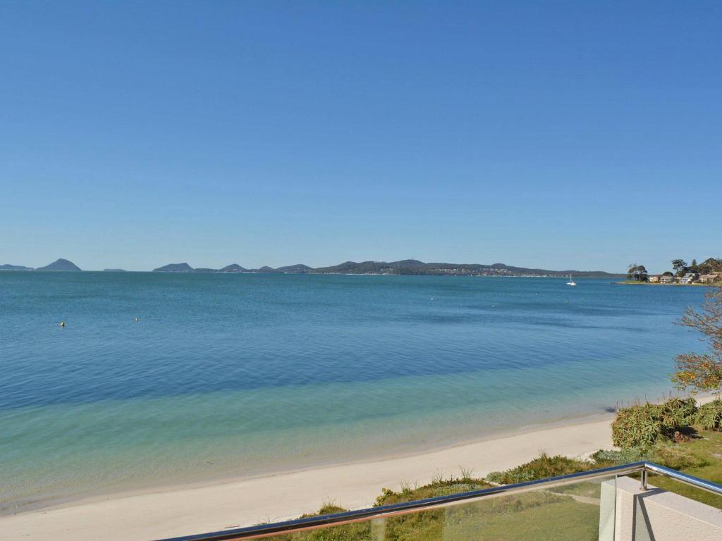 15 Harbourside 3 7 Soldiers Point Road Right On The Waterfront - Accommodation NT 5