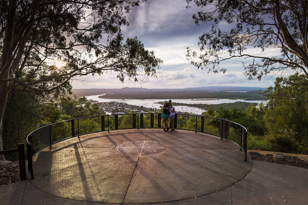 Footsteps To The Heart Of Noosa And A View! - Accommodation NT 3