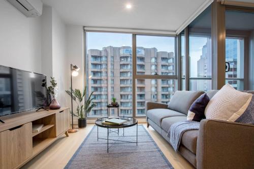 City LivingatBest Location With 2 Beds In Melbourne - thumb 1