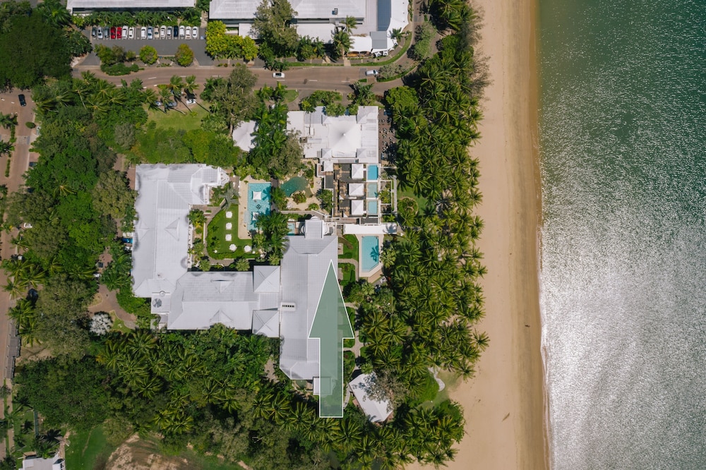 Belle Escapes - Sapphire Suite Absolute Beachfront Alamanda Resort 17 - thumb 0