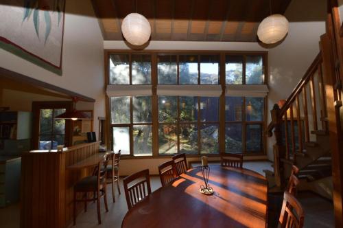 Beautiful Woodridge Chalet - Accommodation NT 6