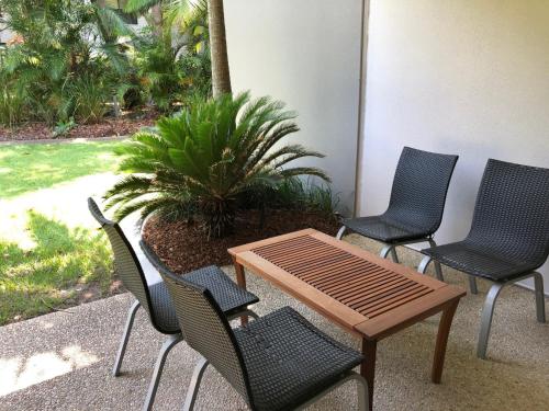 Baden 42 Rainbow Shores Ground Floor Unit Air Conditioned Overlooking Outdoor Spa - thumb 1