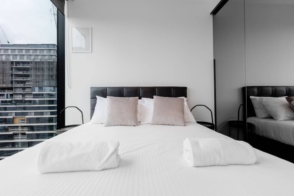 Luxury 2bed2bath Apt In The Heart Of Mel@collins - thumb 6
