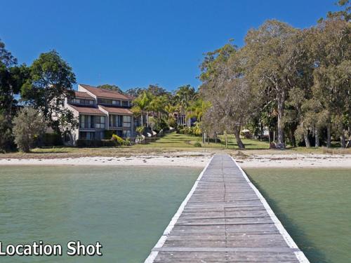 3 Bangalee 41 Soldiers Point Rd Fantastic Waterfront Unit With Pool WIFI & Chromecast - thumb 4