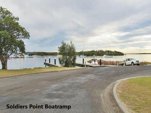 3 Bangalee 41 Soldiers Point Rd Fantastic Waterfront Unit With Pool WIFI & Chromecast - thumb 5