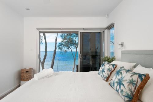 Paradise Beach House Waterfront With Heated Pool - thumb 4